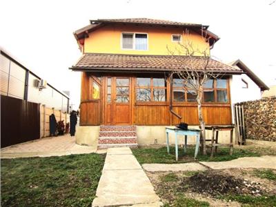 Pret bun, zona de deal! Vanzare Casa P+M 136 mp Targoviste - Exterior nord.